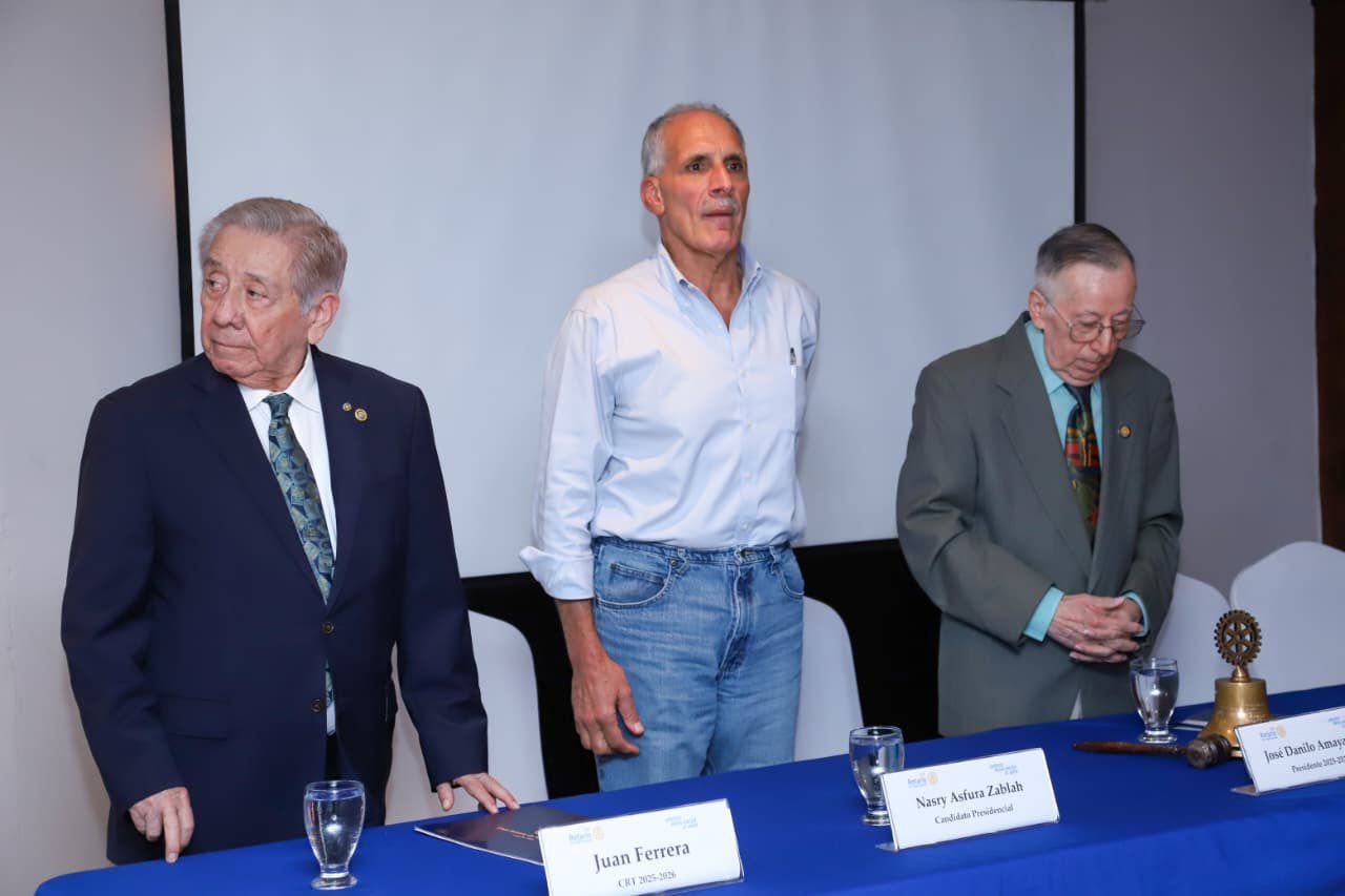 Nasry “Papi a la orden” Asfura presenta visión de gestión pública ante Club de Rotarios de Tegucigalpa 3 360d46ef be00 45b2 874d 6b3f38a2ffc5