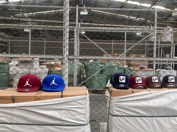 Policía decomisa contenedor con productos falsificados valorados en más de 12 millones de lempiras 3 548887741 1268329465339463 4915687641113672382 n