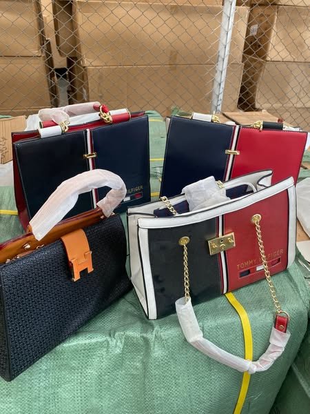 Policía decomisa contenedor con productos falsificados valorados en más de 12 millones de lempiras 2 550409117 1268329552006121 5343055878768196308 n