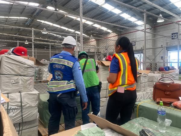 Policía decomisa contenedor con productos falsificados valorados en más de 12 millones de lempiras 1 552523177 1268329425339467 8920614098114361117 n