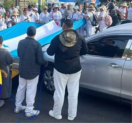 Enfermeras auxiliares bloquean la CA-5 Norte en Zambrano tras dos semanas de protestas 1 ENFERMERAS 2.jpg
