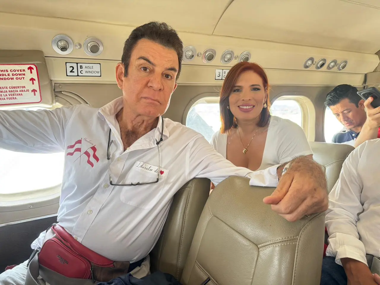 Retienen en Toncontín a Salvador Nasralla y Erika Urtecho por “simulacro” aéreo 1 ERIKA Salvador.jpg