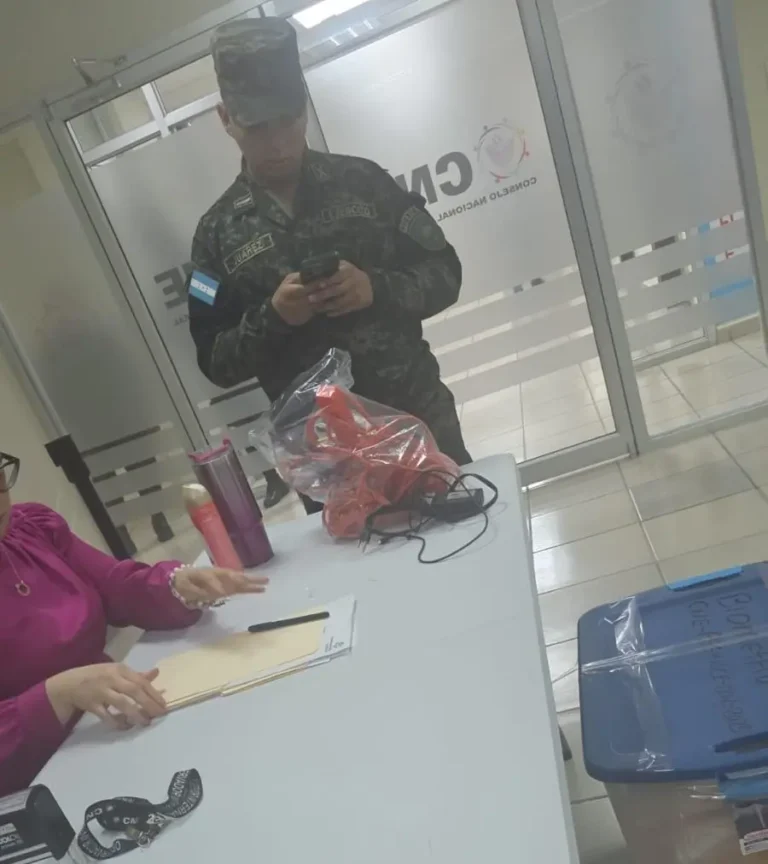 Tensión en el CNE por ocupación de fuerzas de seguridad en sus instalaciones 13 FFAA en CNE.jpg