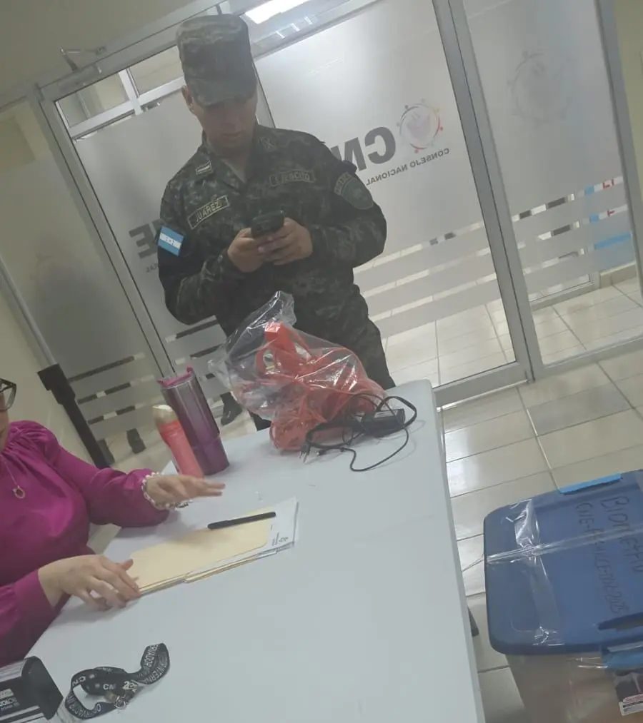 Tensión en el CNE por ocupación de fuerzas de seguridad en sus instalaciones 1 FFAA en CNE.jpg