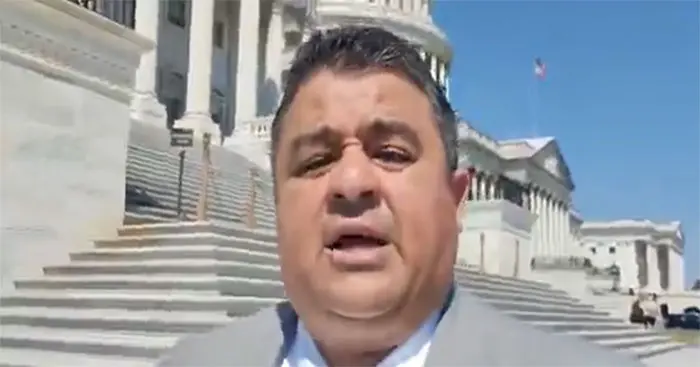 Acusan al canciller de Honduras por bloquear entrega de 300 mil DNI a migrantes 1 Juan Flores congreso EEUU.jpg