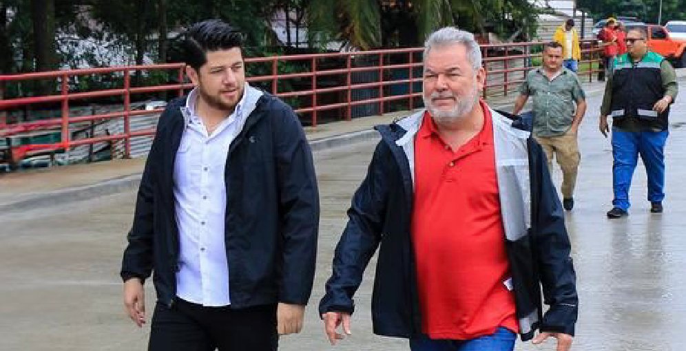 ¿Por qué el yerno de Roberto Contreras está fuera del país tras el fraude en la alcaldía? 1 Roberto Contreras pone a disposicion la presidencia del CCEPL La Tribuna