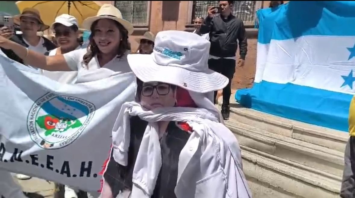 Enfermeras auxiliares exigen la destitución inmediata de la ministra de Salud Carla Paredes 1 WhatsApp Image 2025 09 03 at 11.53.13 AM
