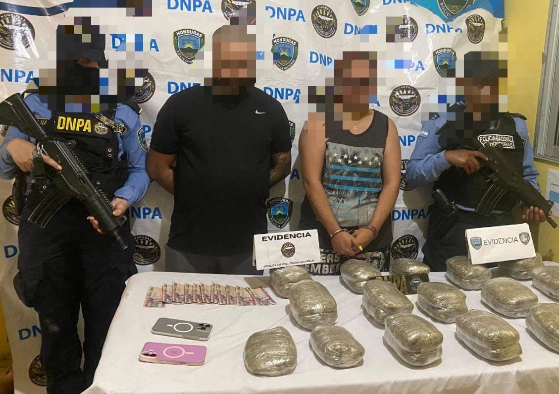 Capturan a pareja con droga y dinero en colonia La Kennedy, Tegucigalpa 1 WhatsApp Image 2025 09 09 at 6.20.29 AM