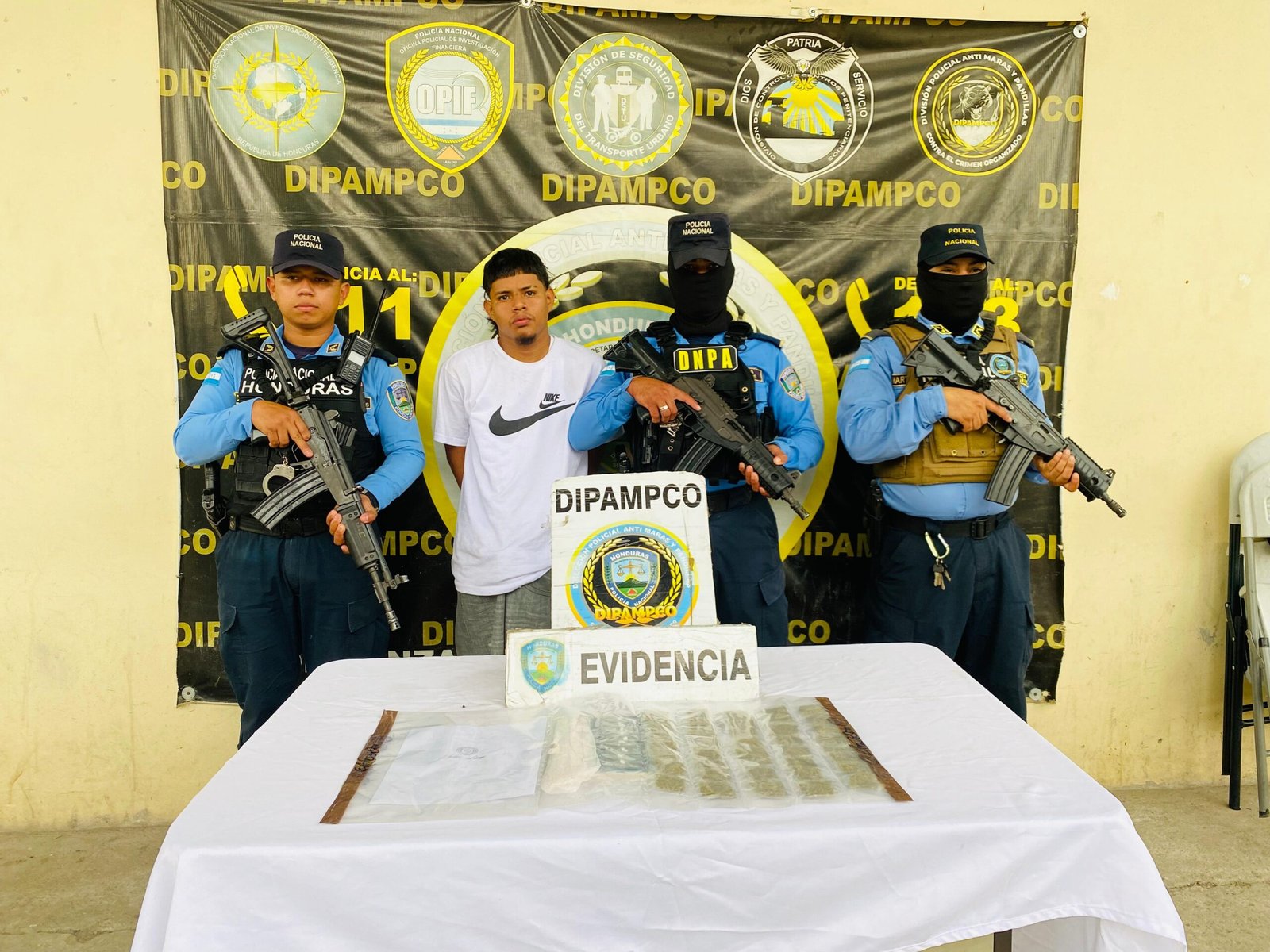 Policía captura a dos miembros de la Pandilla 18 en operativos en Tegucigalpa 1 WhatsApp Image 2025 09 22 at 3.39.49 PM scaled