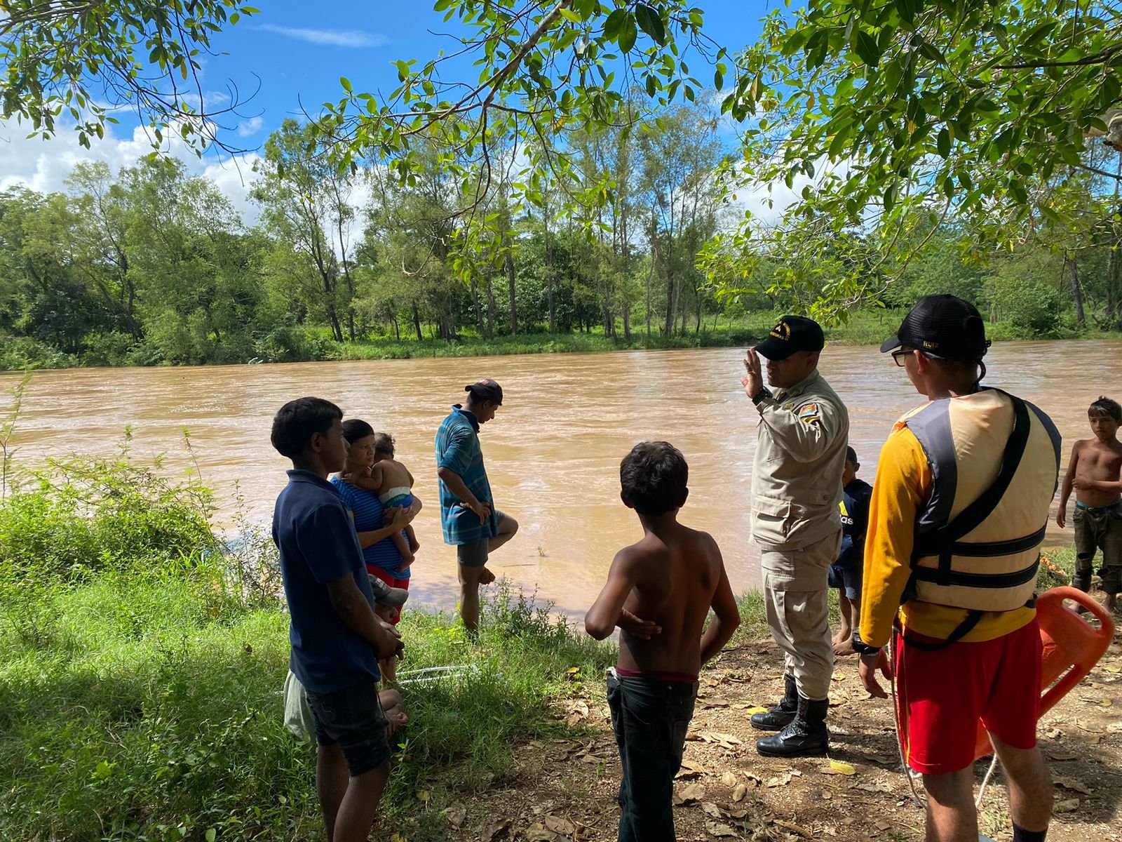 Menor desaparecida e inundaciones golpean comunidades de Ocotepeque 1 bomberos evacuaciones5