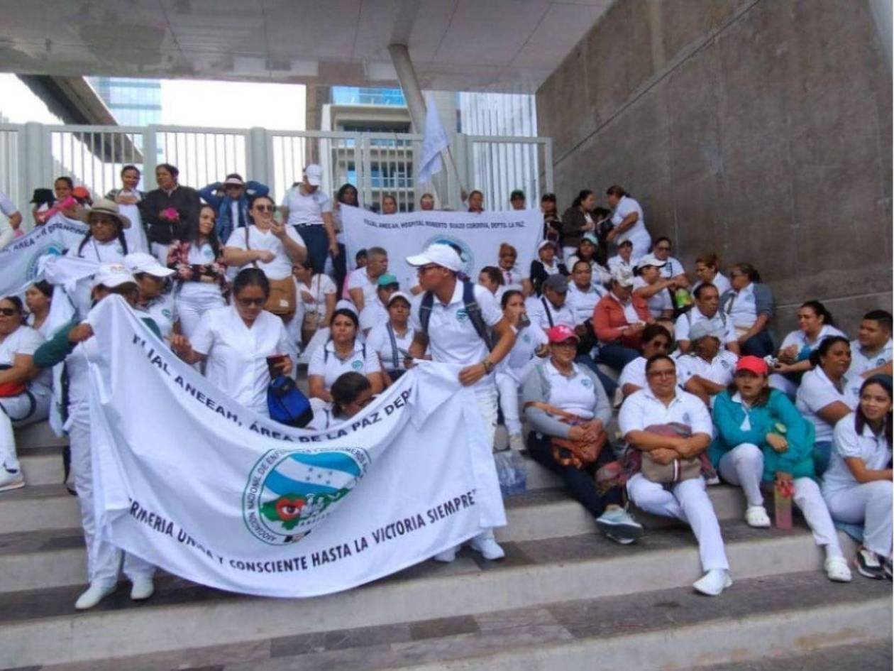 Auxiliares de enfermería mantienen protesta indefinida ante incumplimiento de acuerdos y persecución laboral 1 diseno sin titulo 60 11328543 20250710131035