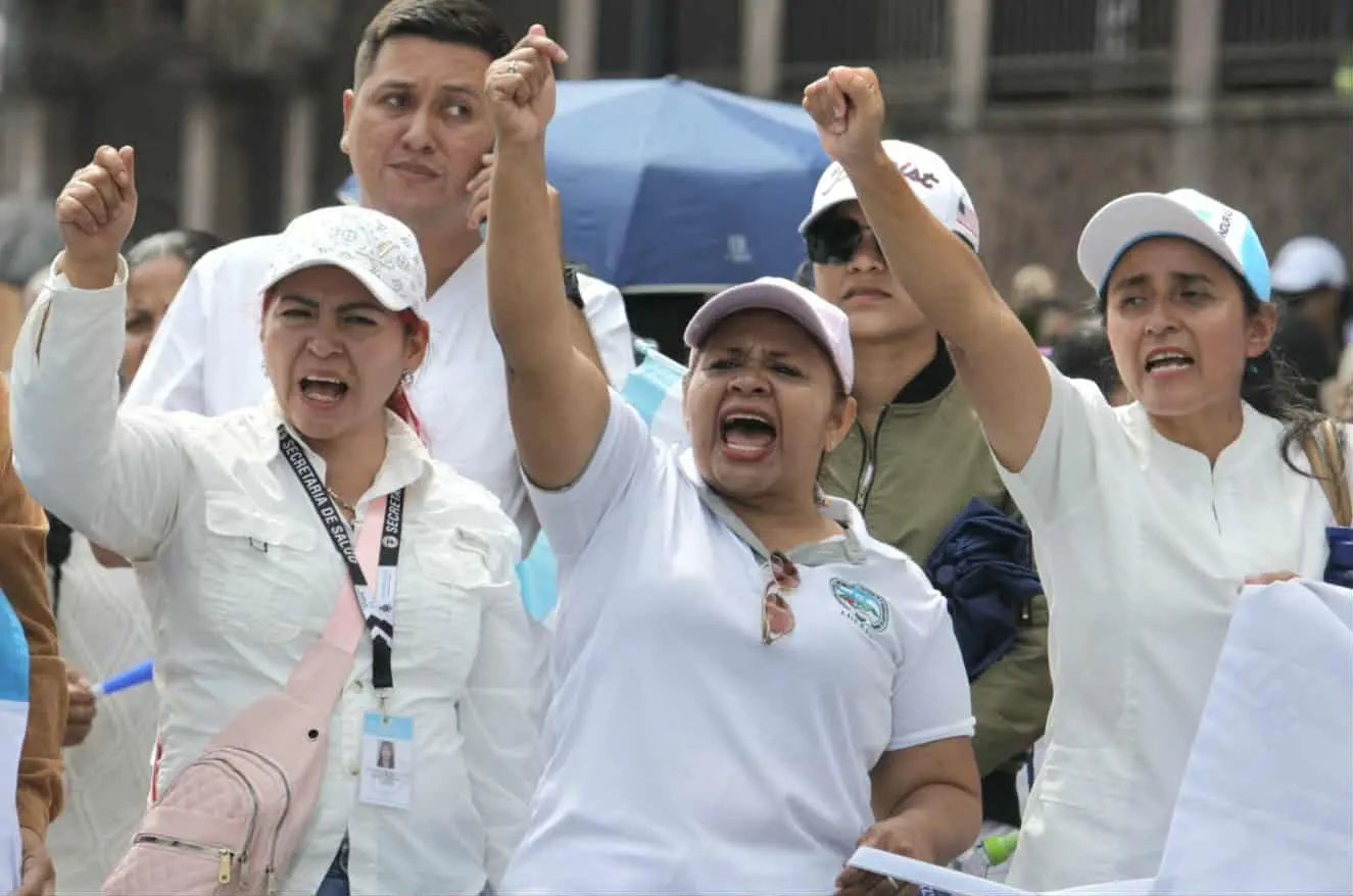 Crisis en Salud: auxiliares de enfermería desconocen a la ministra Paredes 1 enfermeras protesta.jpeg