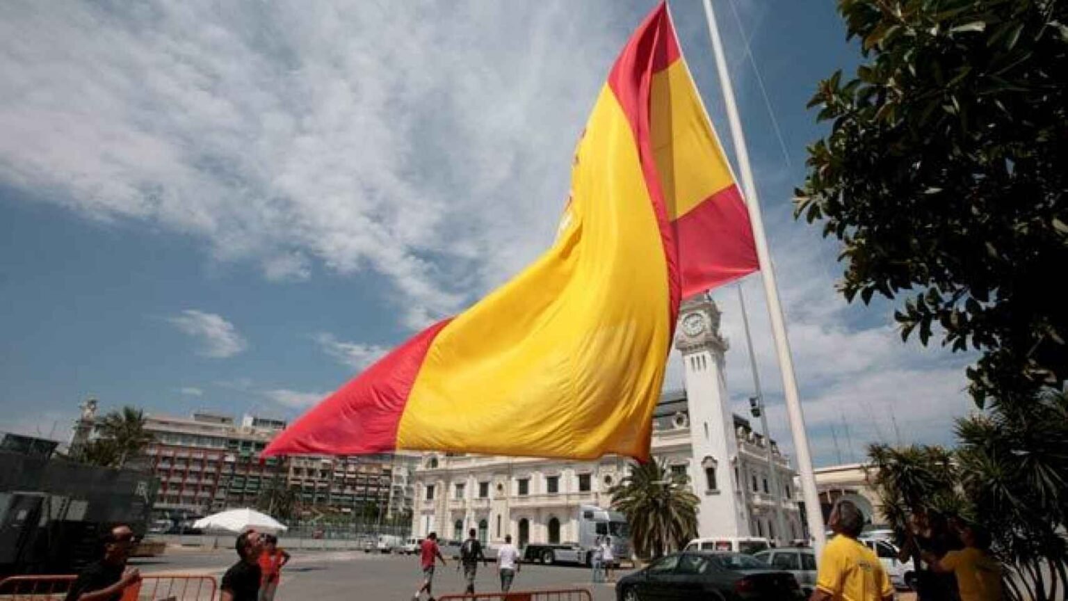 Programa europeo busca formar a jóvenes indígenas de Latinoamérica en liderazgo y emprendimiento social 1 BANDERA ESPANA 1536x864 1