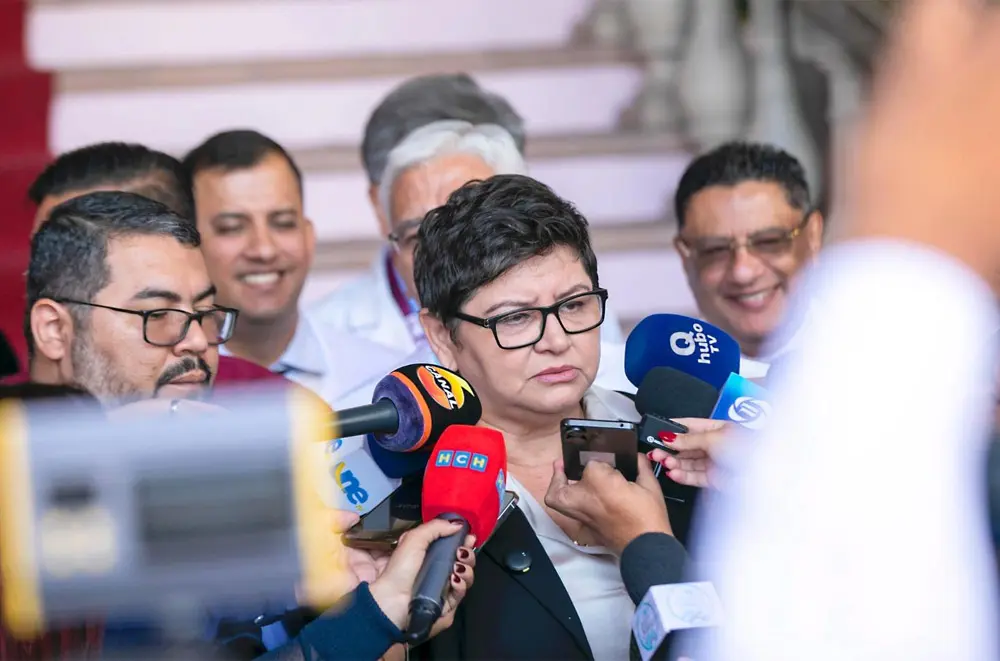 Ministra Carla Paredes descalifica informe de la ASJ sobre mora quirúrgica 1 Carla Paredes 090625b.jpg