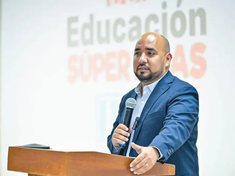 Daniel Sponda Superpilas.jpg