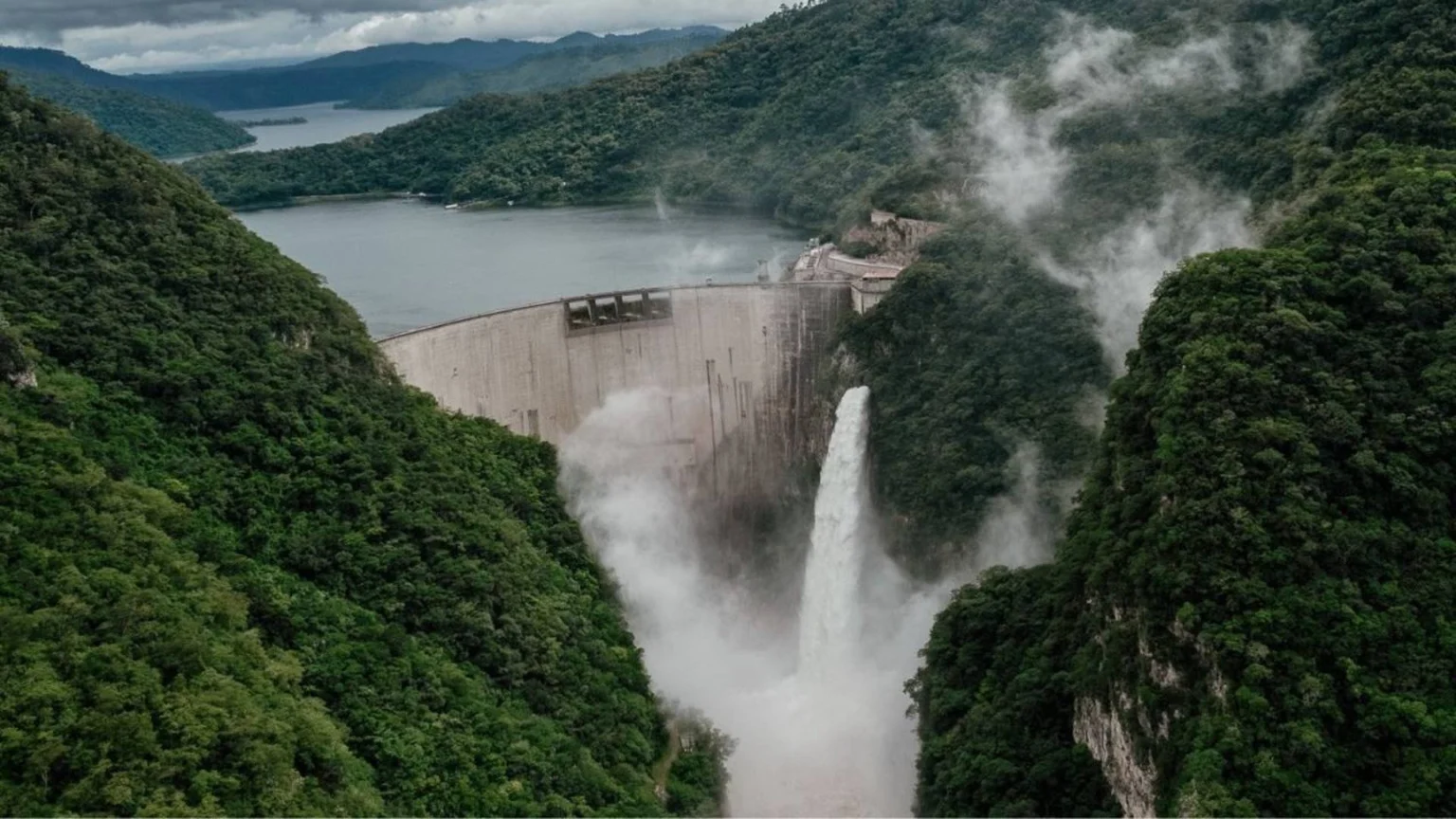 ENEE confirma descarga controlada de la represa El Cajón esta mañana 1 EL CAJON
