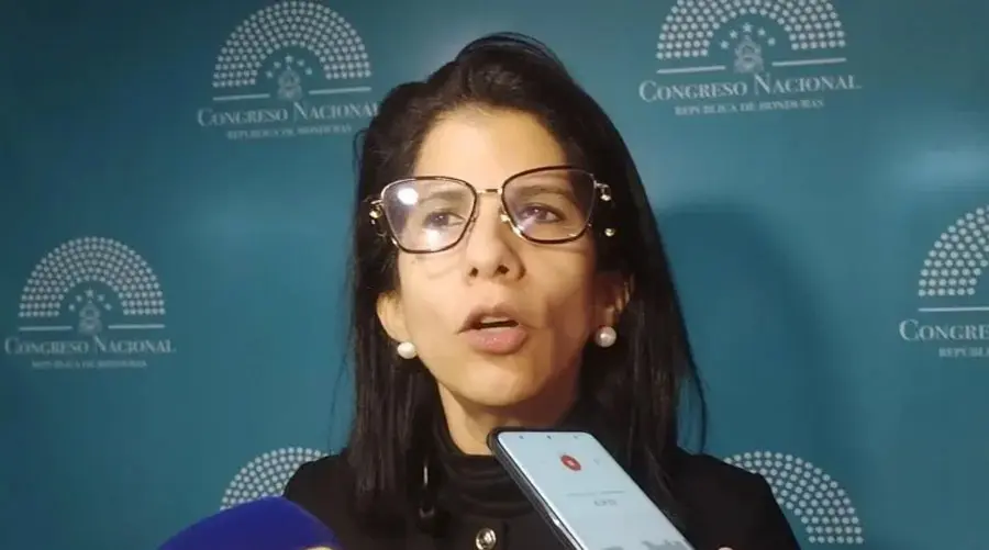 Fátima Mena exige acción ante la falta de sesiones en el Congreso 1 Fatima Mena 1.jpg 1