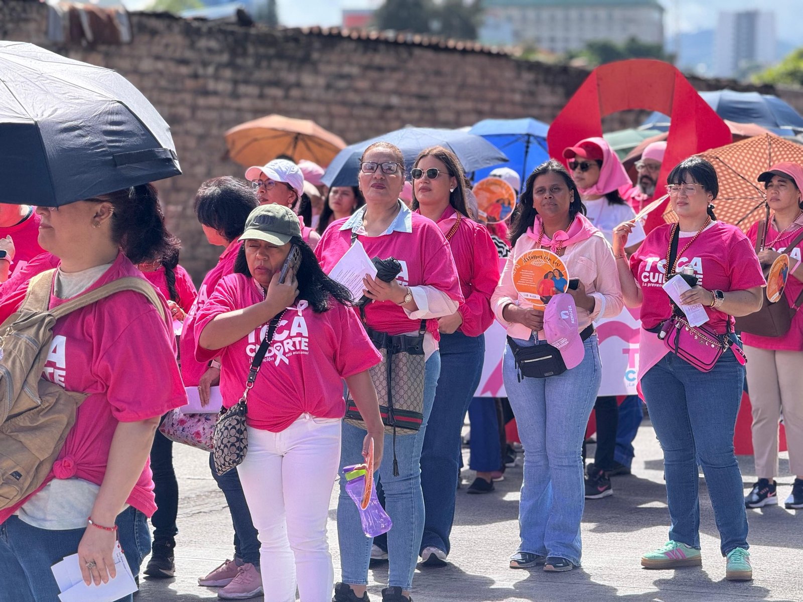 Caminata en Tegucigalpa promueve la prevención del cáncer de mama 1 G34GH3ZW8AEpTps