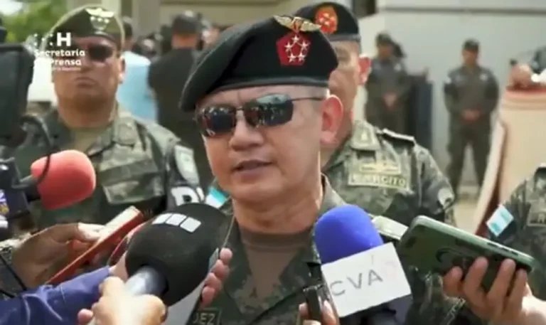 General Roosevelt FFAA.jpg