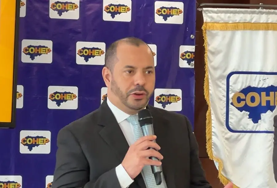 Empresarios pequeños temen que las elecciones “sacudan” la economía 1 Gustavo Solorzano.jpg