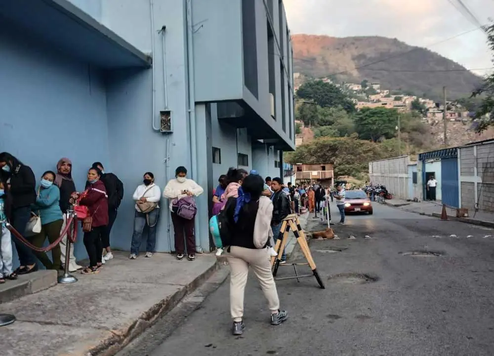 Colapsa la atención en el IHSS: pacientes esperan días por citas y cirugías 1 IHSS 020525d.jpg 1