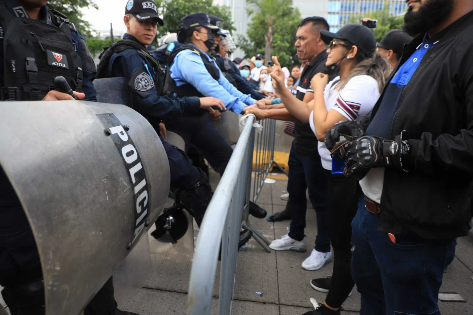 Honduras enfrenta semanas decisivas entre parálisis política, crisis económica y tensiones sociales 1 KORIUN POLICIA