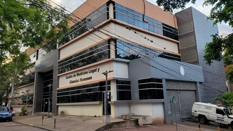 Tres hombres mueren por presunta intoxicación alcohólica en Comayagüela 1 Morgue 2