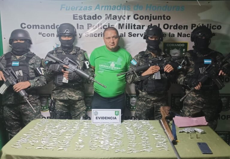Golpe a la pandilla 18: capturan a “El Feo” con armas y droga 4 WhatsApp Image 2025 10 27 at 5.28.12 AM