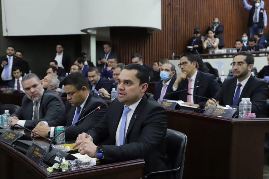 Tomás Zambrano: “El oficialismo solo busca aferrarse al poder” 1 bancada nacionalista