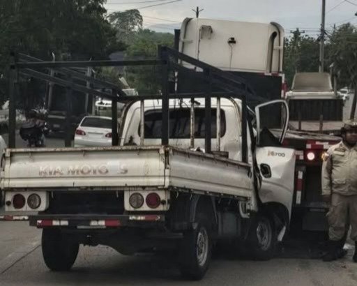 Conductor muere al estrellarse contra rastra en Choloma 1 c386ec0a 85c2 4e00 b7c1 fe0aee7de650