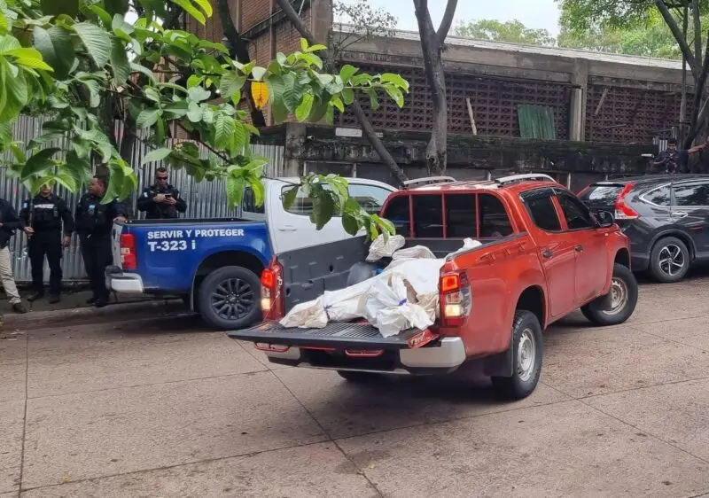 Dos hombres mueren tras enfrentamiento con armas de fuego en Guanaja, Islas de la Bahía 1 cuerpos jovenes desaparecidos Mirador de Oriente.jpg 1
