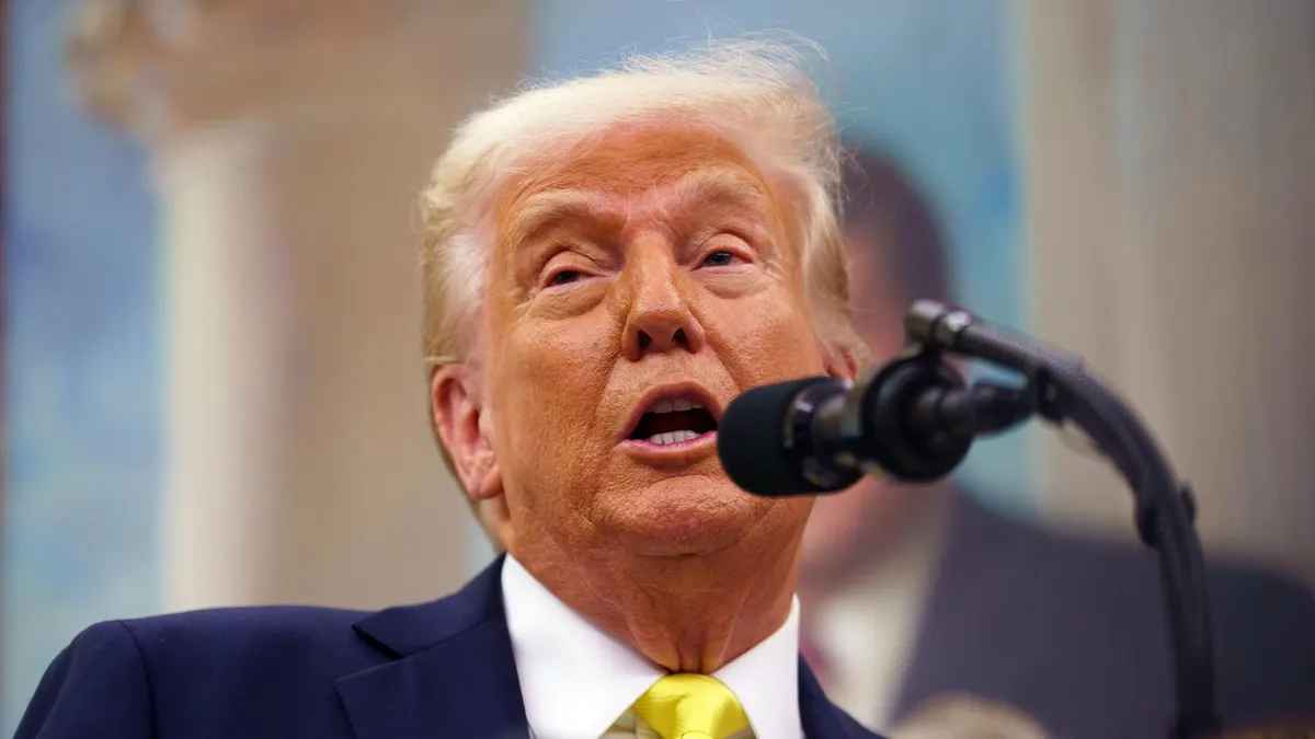 Trump defiende a Colón y critica intentos de borrar su legado histórico 1 donald trump presidente eeuu 96