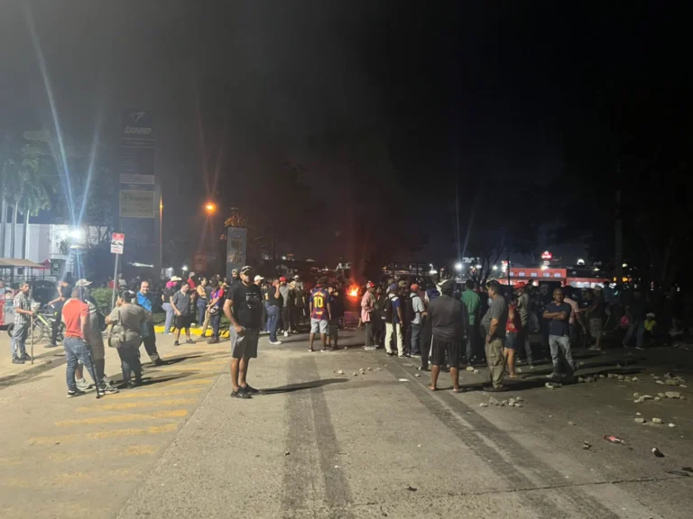 Policía despeja carretera en Choloma tras protesta de inversionistas de Koriun 17 koriun 1536x1152.jpeg