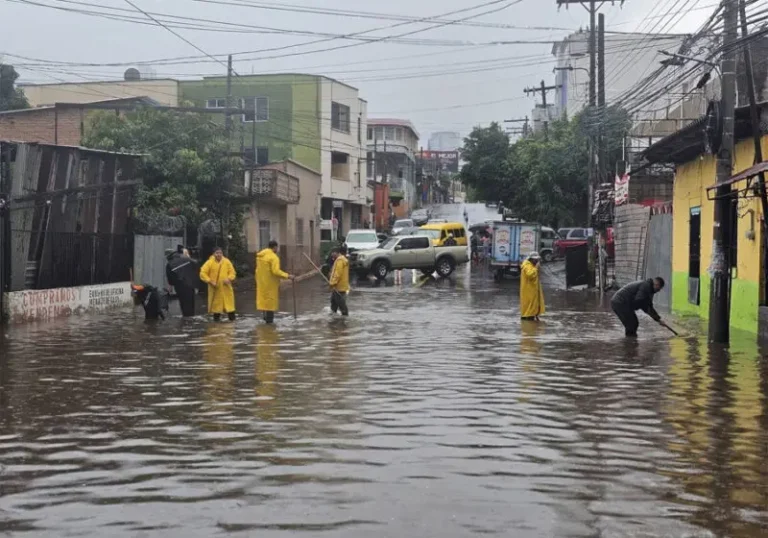 Extienden por 48 horas la alerta roja en Tegucigalpa ante riesgo de deslizamientos e inundaciones 2 lluvias tegucigalpa10.jpg
