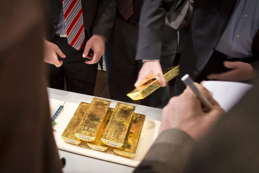 El oro rompe récord histórico y supera los 4,000 dólares ante crisis políticas en EE. UU. y Francia 1 oro mercados