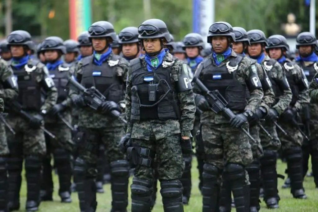 Analista advierte pérdida de confianza en las Fuerzas Armadas por presunta inclinación política 1 photo1633040898 1024x683 1