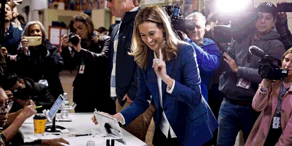 Trump no aparece en las boletas, pero su sombra pesa en las elecciones de este martes en EE.UU. 4 251104 gif elections ch 1309 c5af02