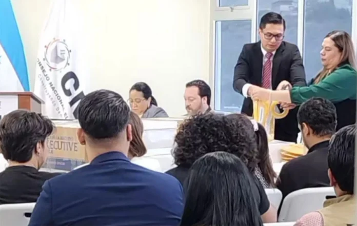 Jorge Aguilar aclara el papel del TREP en las elecciones hondureñas 1 CNE recepcion ofertas TREP 696x441.jpg 1