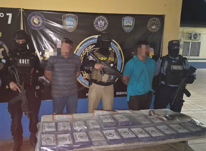 Capturan a dos presuntos distribuidores con 23 paquetes de cocaína en El Paraíso 1 COCAINA.jpg