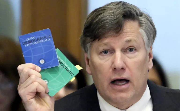 Washington cuestiona el proceso electoral hondureño en sesión extraordinaria de la OEA 13 Christopher Landau 2511.jpg