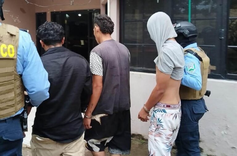 Capturan a tres presuntos miembros de la Mara MS13 en Comayagua 2 WhatsApp Image 2025 11 12 at 5.27.24 AM