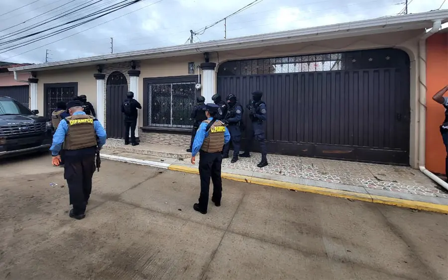 Fiscalía realiza operativos en El Paraíso y Olancho contra presunta red de lavado de dinero 1 allanamientos Olancho.jpg