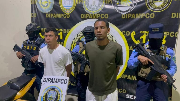 Capturan a dos miembros de “Los Iluminati” realizando extorsiones en Santa Ana 4 fb9a142b 34d6 46f8 b39d 42b8ba7e72bd