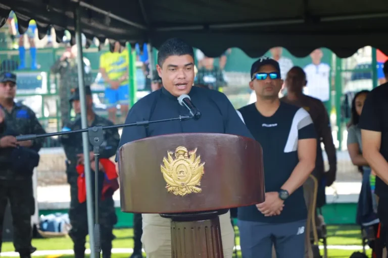 padre Javier Martinez capellan FFAA.jpg