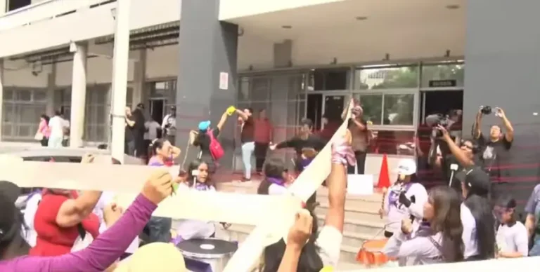 protesta mujeres Ministerio Publico.jpg