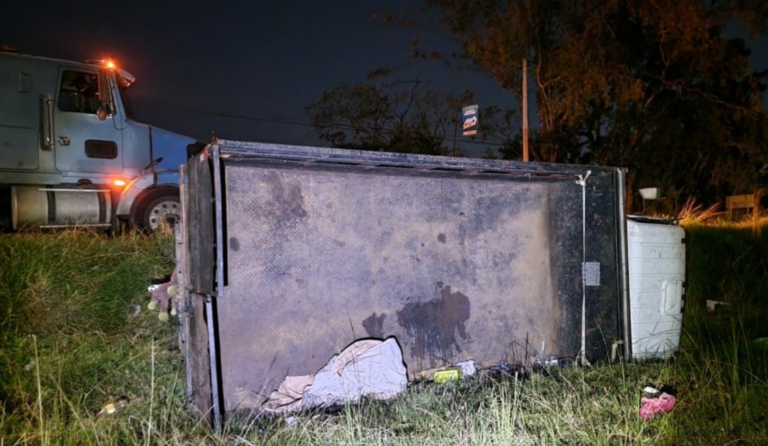 Camión vuelca en El Tizatillo tras maniobra para evitar choque; ocupantes salen ilesos 1 1893b9ae 3385 4df5 a575 b4fa30acc388