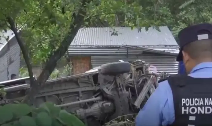 Seis heridos deja volcamiento de autobús en Cofradía 1 ACCIDENTE.jpg 2