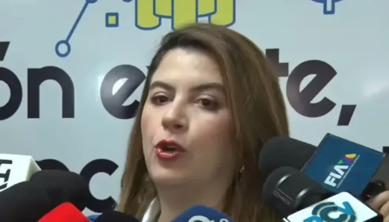CNE entrega credenciales a liberales y refuerza control en el CLE 5 Cossette Lopez 16 09 25.jpg