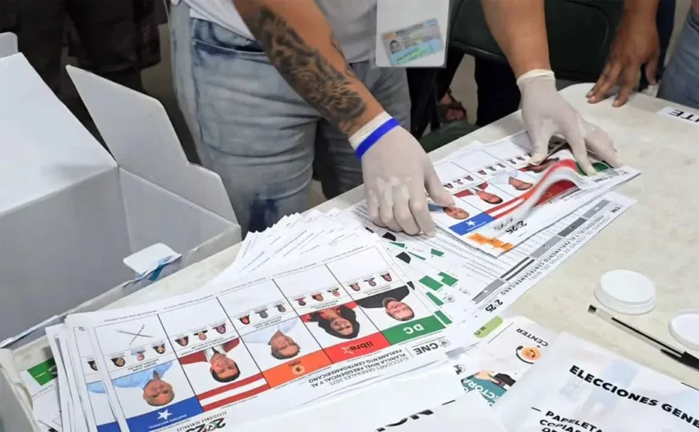 Miles de actas bajo duda ponen contra el reloj al CNE 3 Escrutinio Especial 181225f.jpg