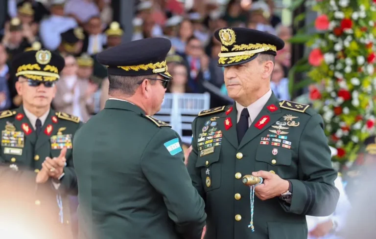 Héctor Valerio asume la jefatura del Estado Mayor Conjunto mientras Hernández se retira 19 GENERAL e1766082216987.jpg
